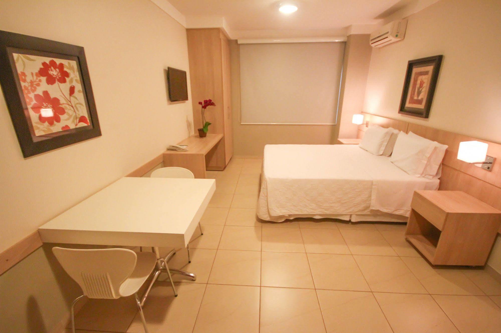 Gales Park Hotel Dourados Buitenkant foto
