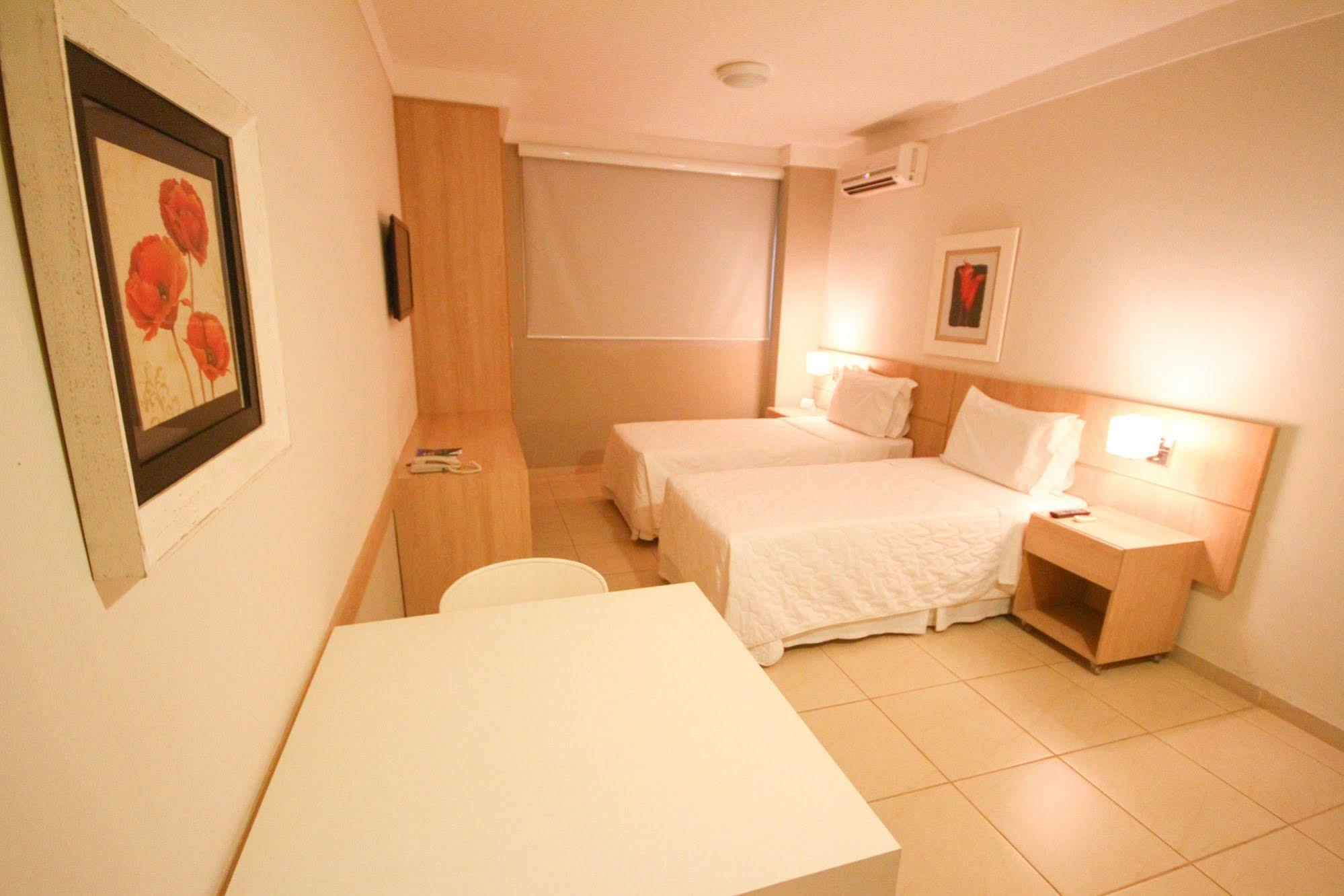 Gales Park Hotel Dourados Buitenkant foto