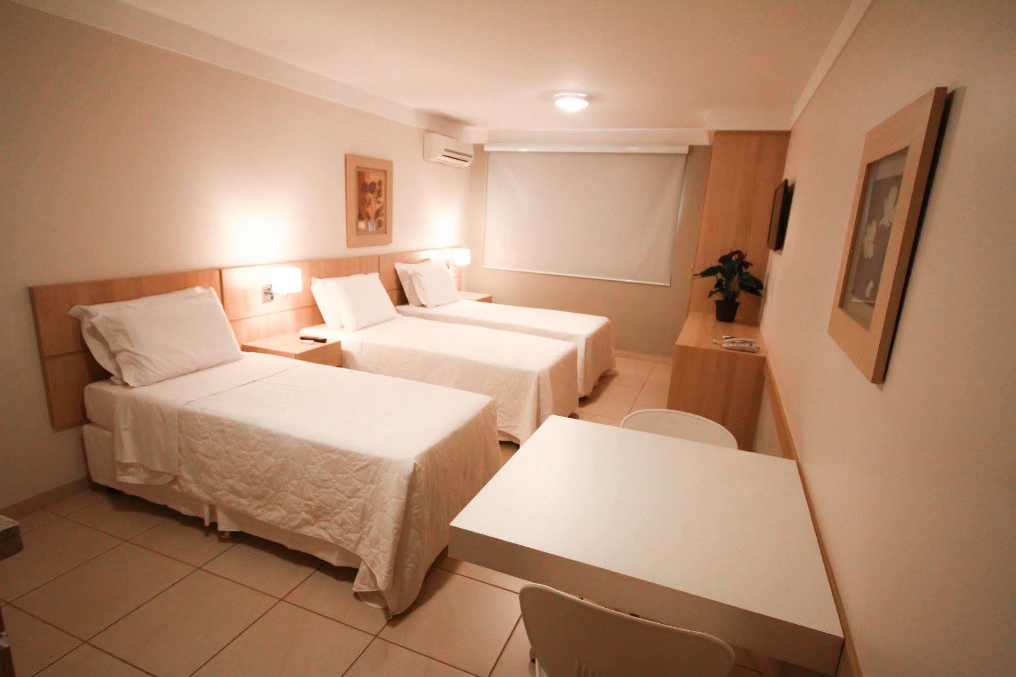 Gales Park Hotel Dourados Buitenkant foto