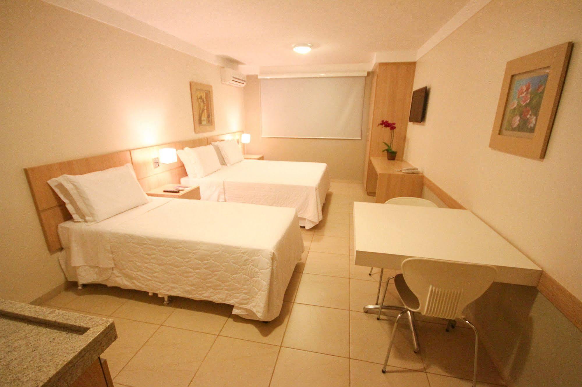 Gales Park Hotel Dourados Buitenkant foto