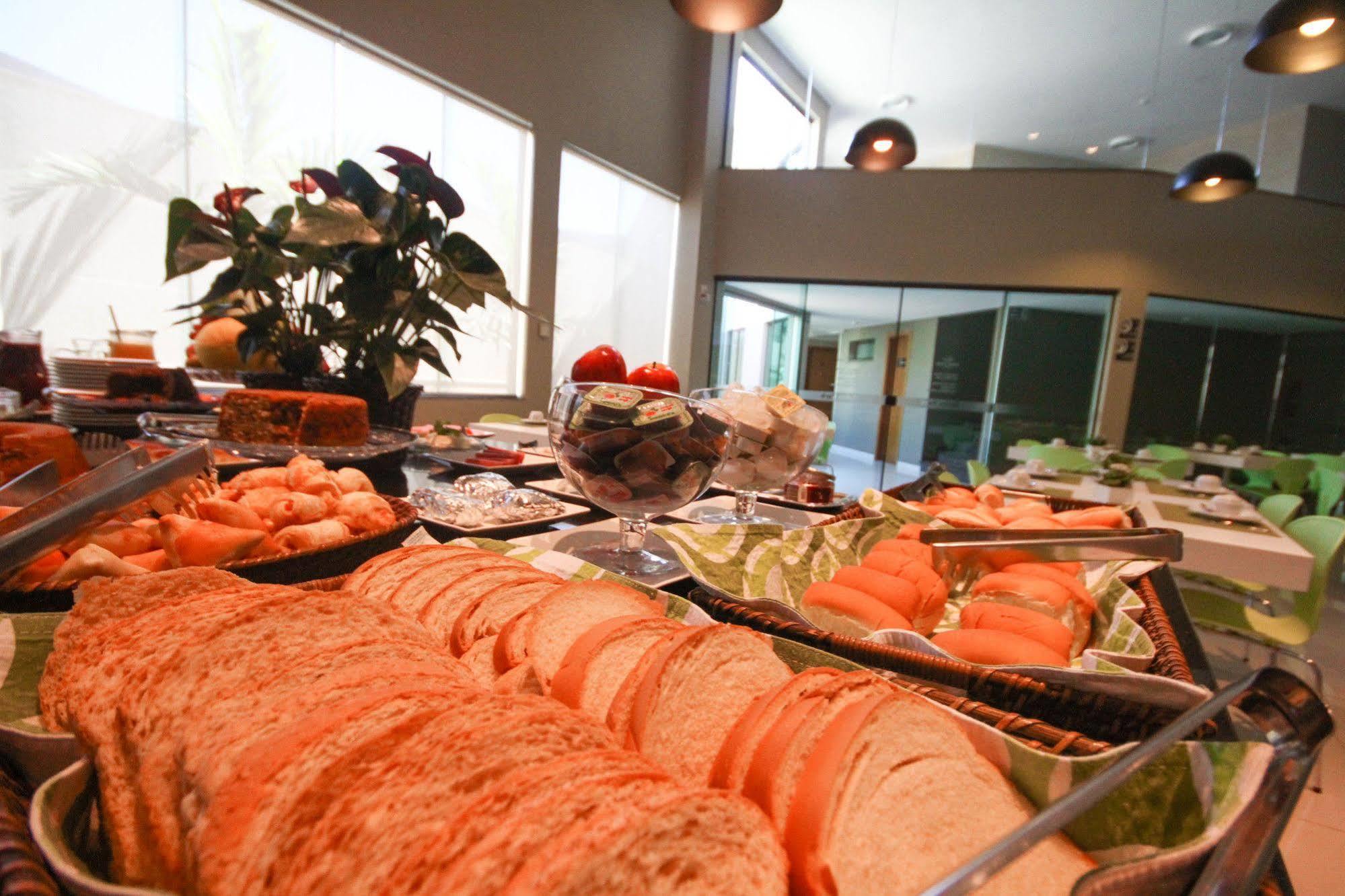 Gales Park Hotel Dourados Buitenkant foto